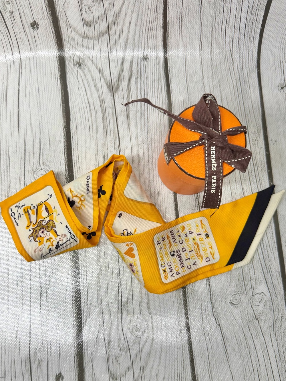 PRE LOVED Hermès "Jeu de Cartes" Twilly Scarf